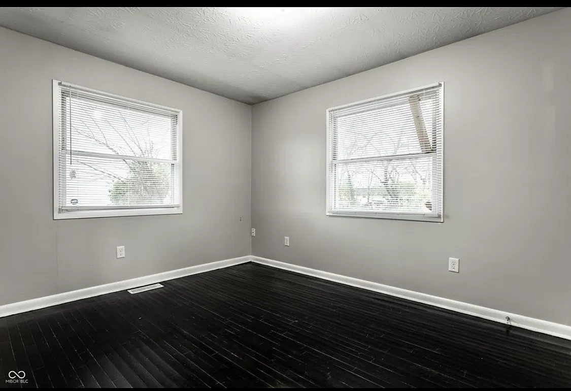 3 bed, 1000 sqft, $1,600 — Photo 4