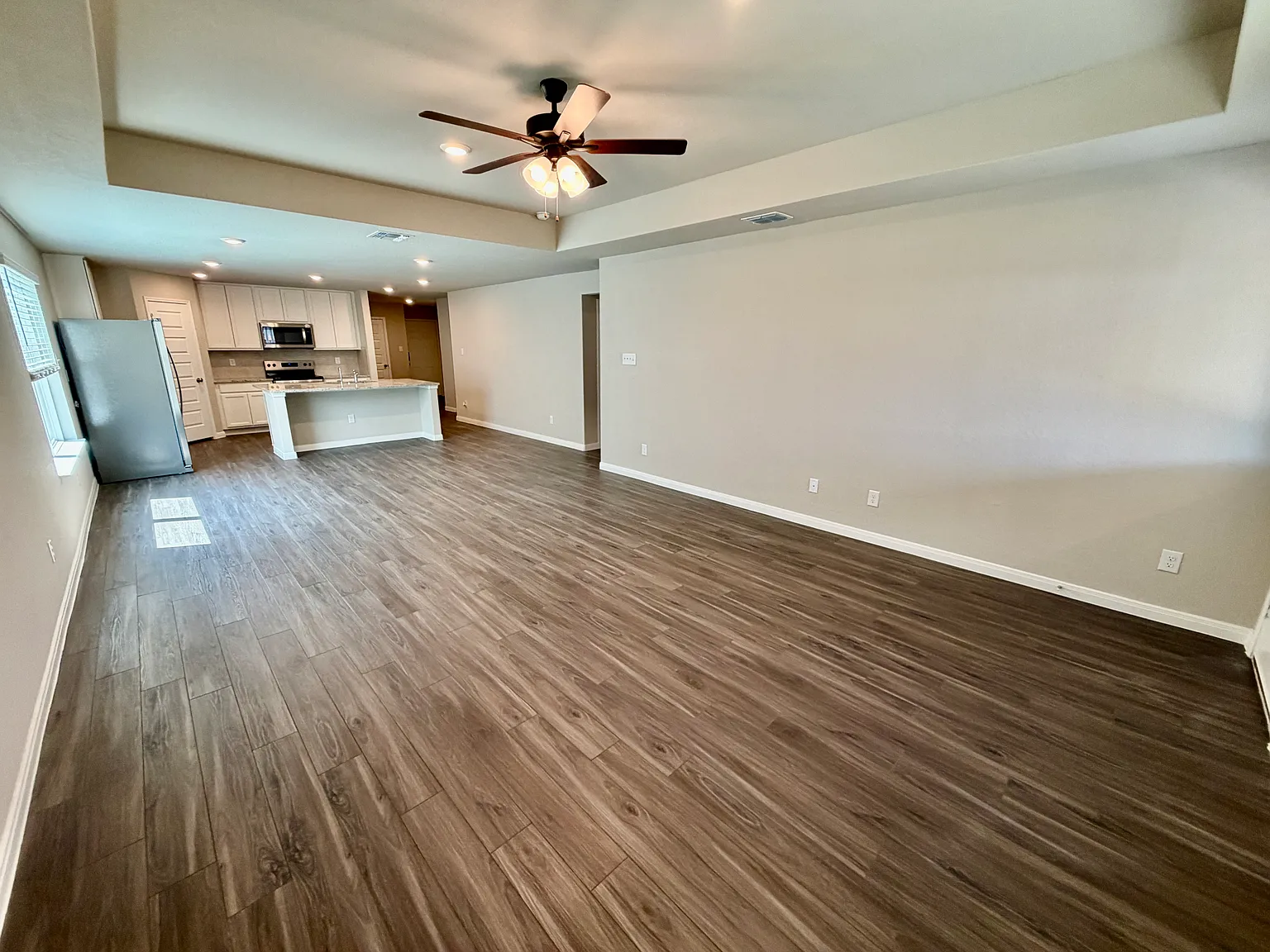 4 bed, 2356 sqft, $2,275 — Photo 4