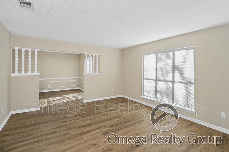 3 bed, 2.5 bath, 2375 sqft, $1,800 — Photo 2