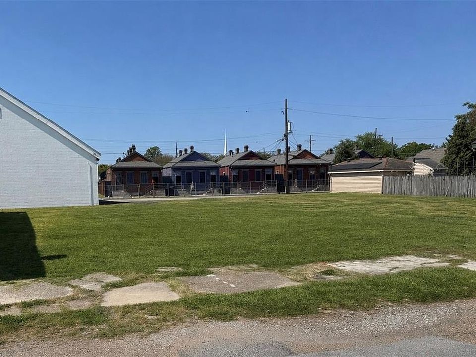 1st image of 2214 7th St