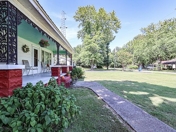 4th image of 953 Smith Ave
