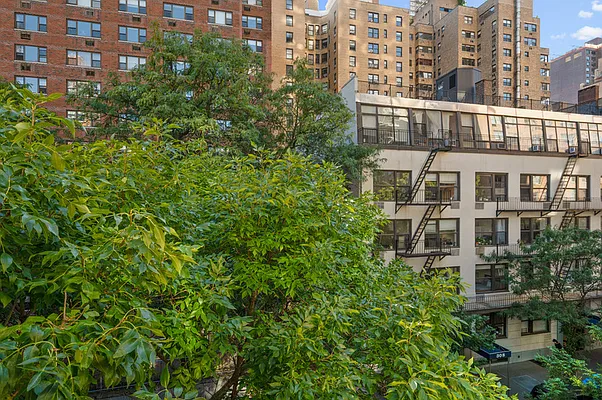 Rented by Cooper & Cooper Real Estate | media 7