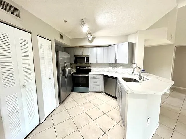 741 N Pine Island Rd #303 — Photo 9