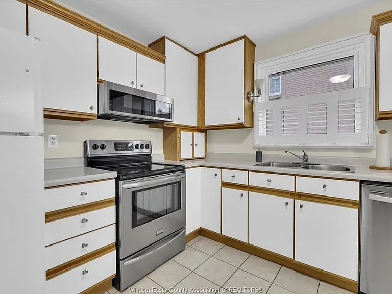 1028 Virginia Ave — Photo 4