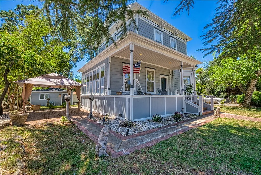 275 Armstrong St photo 1