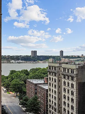 Rented by Sotheby's International Realty | media 23