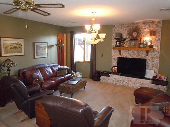 4th image of 2053 Garden Ave
