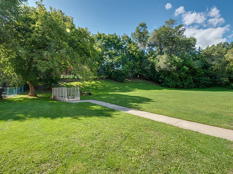 530 Scarlett Rd — Photo 8