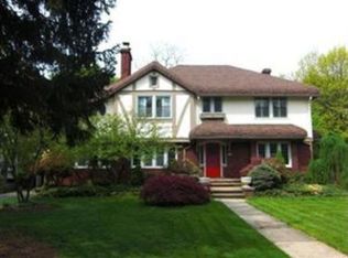 2196 Demington Dr, Cleveland Heights, OH