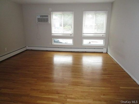 3rd image of 3 Marion Ct