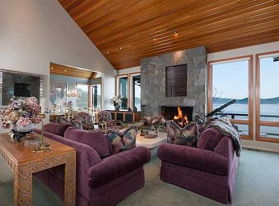 3rd image of 686 Peninsula Dr