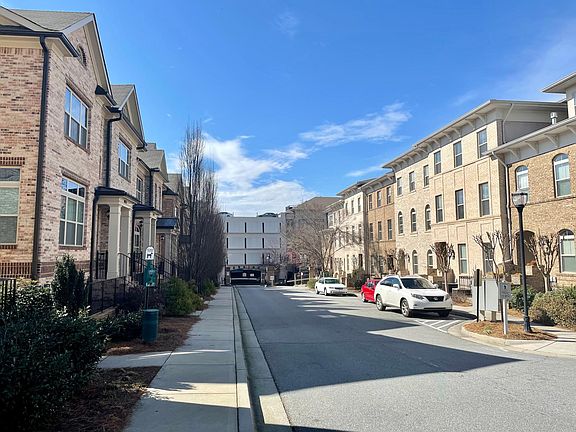 2nd image of 1209 La Vista Cir NE