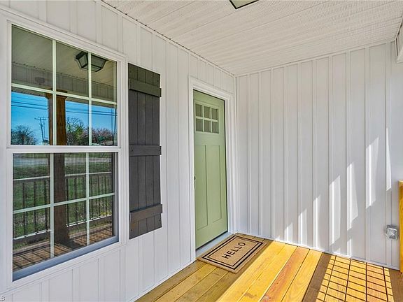 4th image of 955 W Holt St