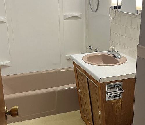 4th image of 17 Winter St Unit 8