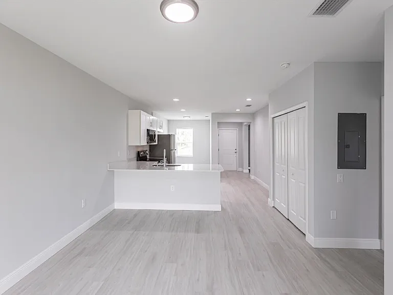 2113 Como St — Photo 7