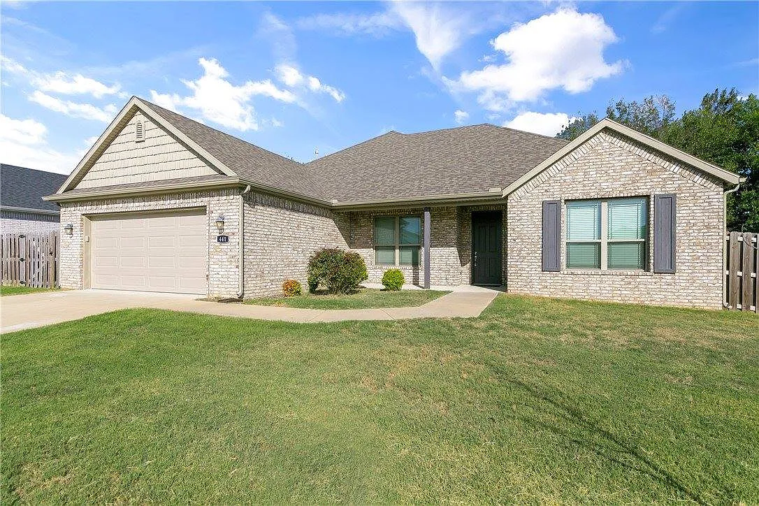 3 bed, 1983 sqft, $2,100 — Photo 1