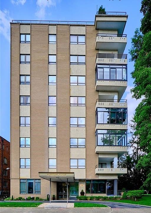 1st image of 1578 Kanawha Blvd E APT 3D