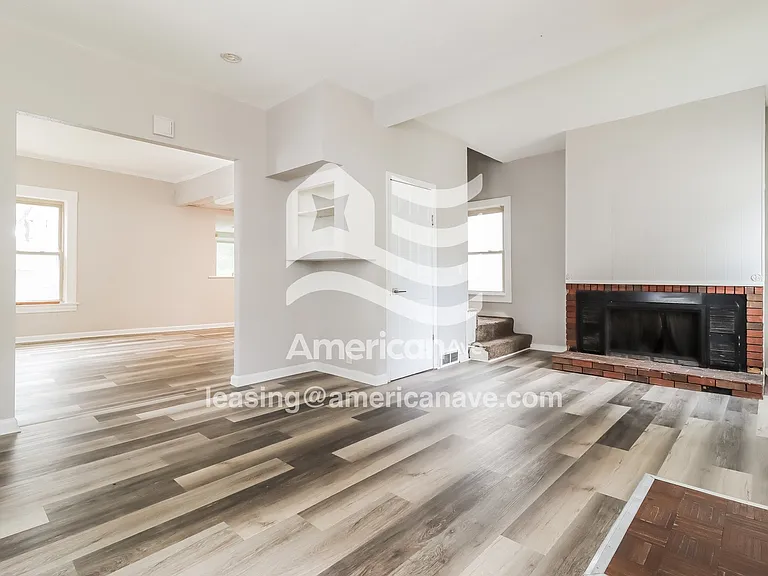1559191_002_living_room_3.jpg