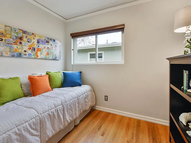 834 Ramona Ave — Photo 9