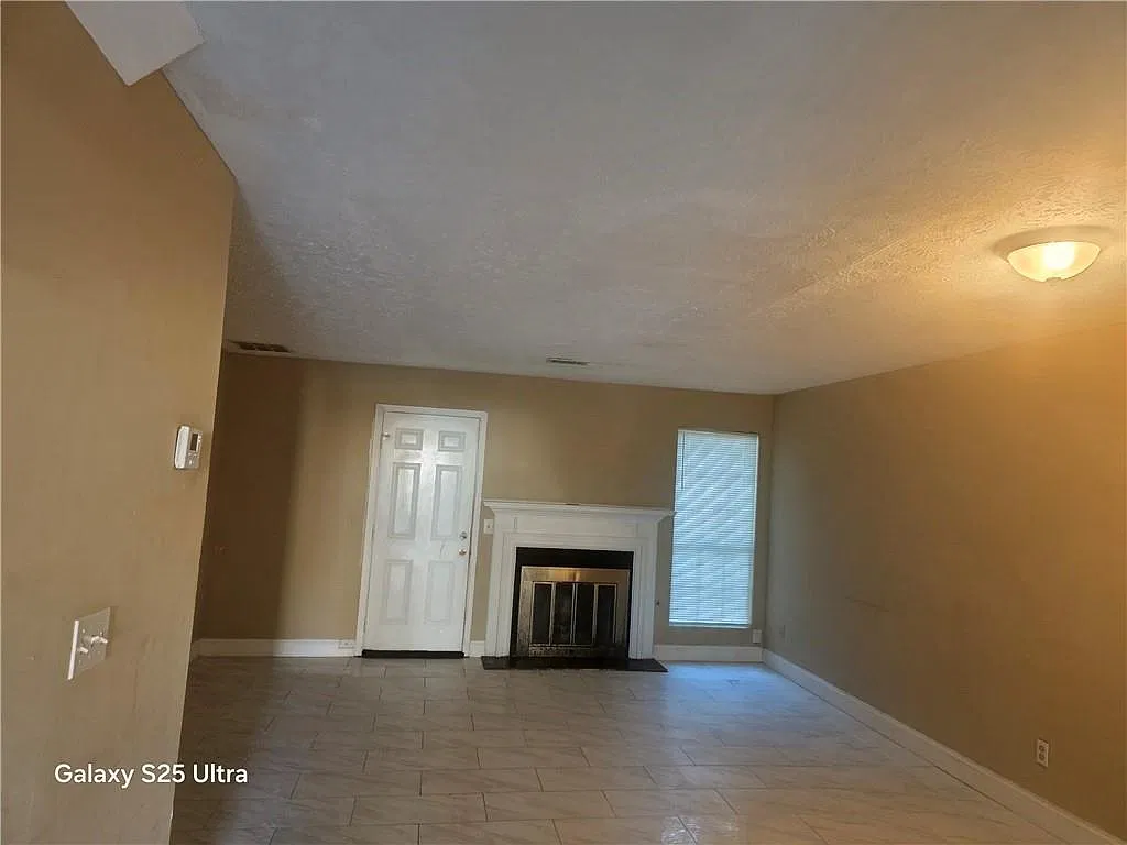 2 bed, 2.5 bath, 1156 sqft, $1,300 — Photo 4