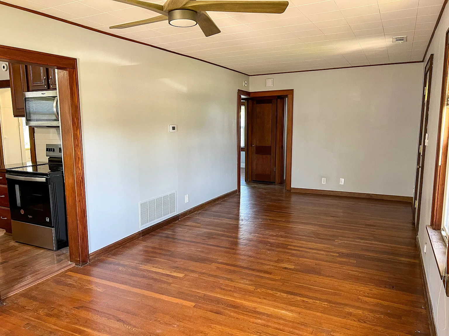 2 bed, 1.0 bath, 804 sqft, $1,650 — Photo 3