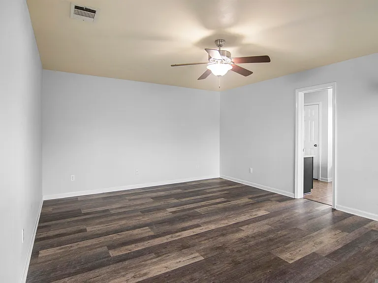 40450 Hawthorne Dr — Photo 4