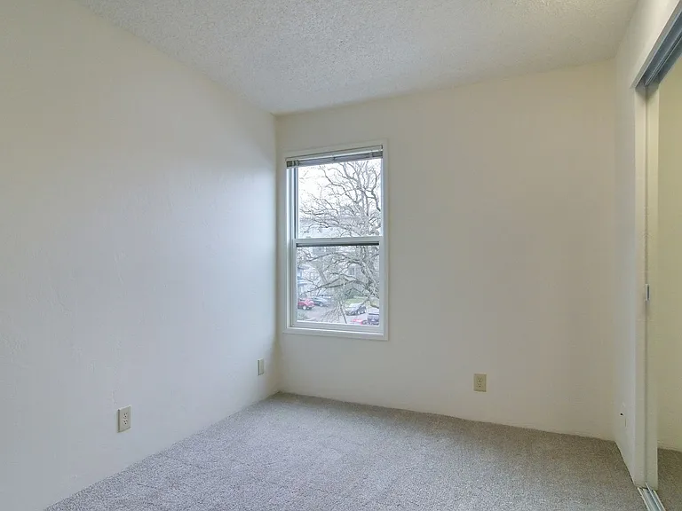 Hess Apartments — Photo 42