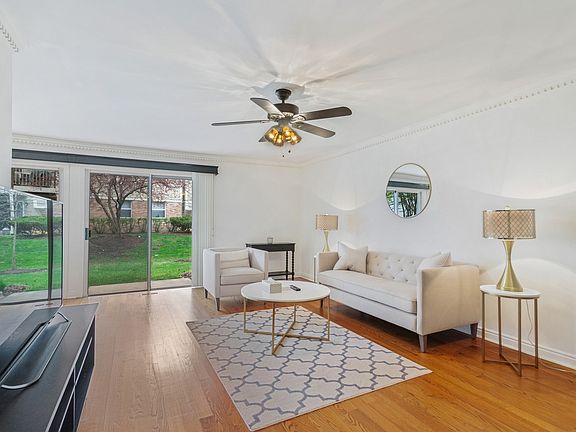 3rd image of 2837 Meadow Ln