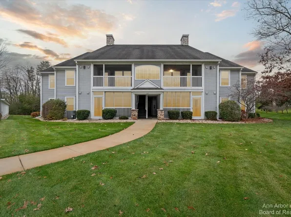 904 Oakbrook Dr, Jackson, MI 49203
