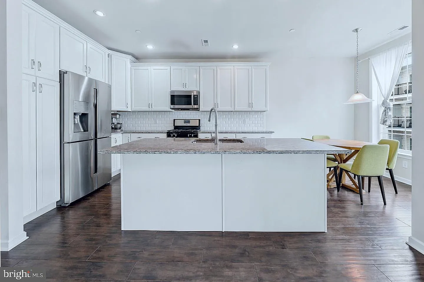 3 bed, 2.5 bath, 2376 sqft, $3,500 — Photo 4