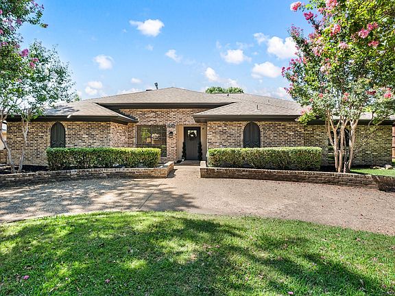 2nd image of 1916 Lake Hill Ln