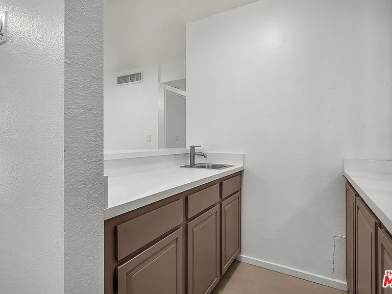 406 N Oakhurst Dr #202 — Photo 10
