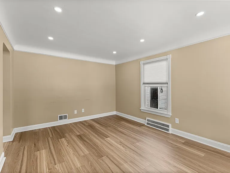 22312 Madison St — Photo 8