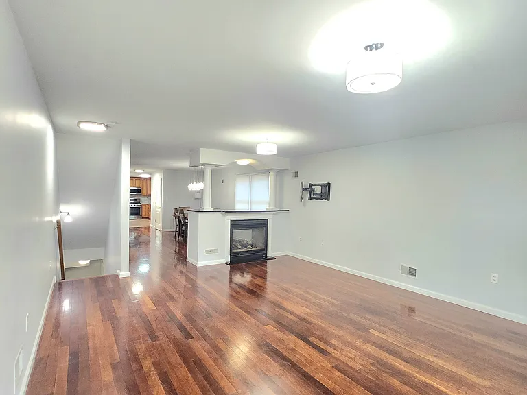 430 Aurora Ave #430 — Photo 9
