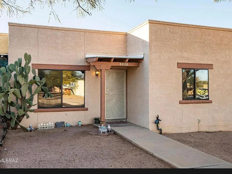 8820 E Arbor St — Photo 2