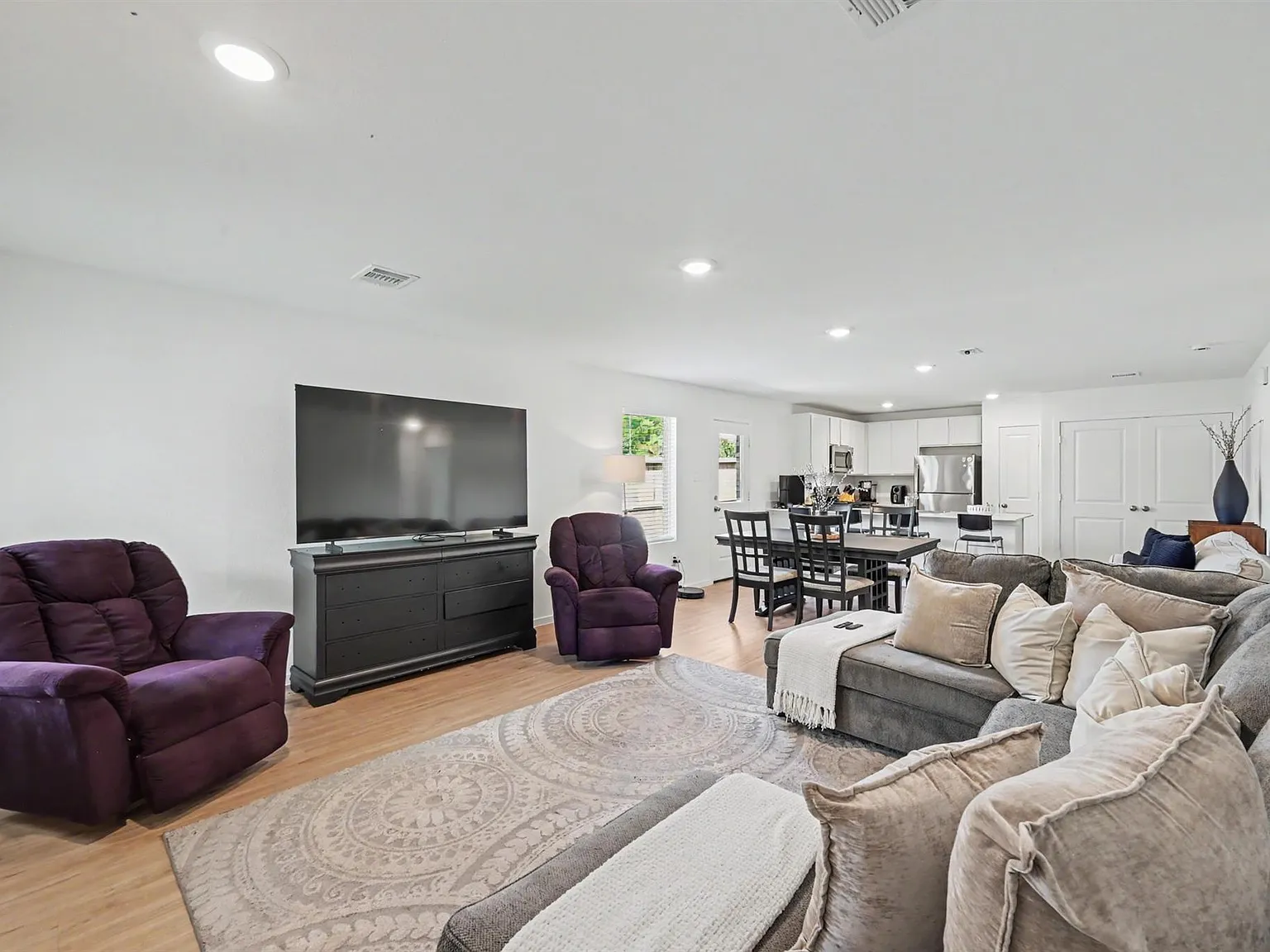 3 bed, 2.0 bath, 1470 sqft, $1,750 — Photo 4