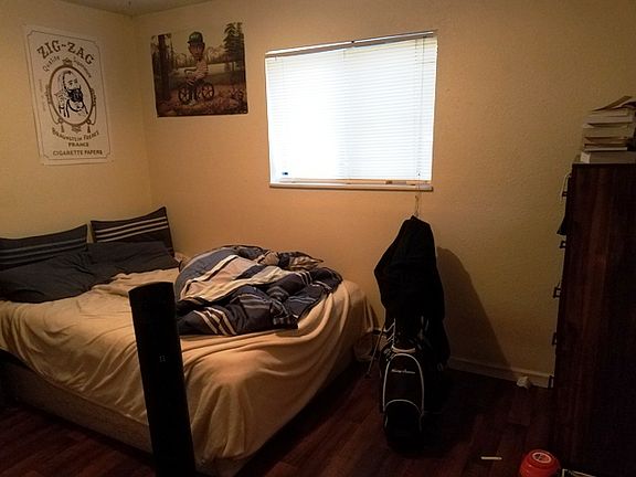 715 Marine #4 - bedroom #2 (middle)