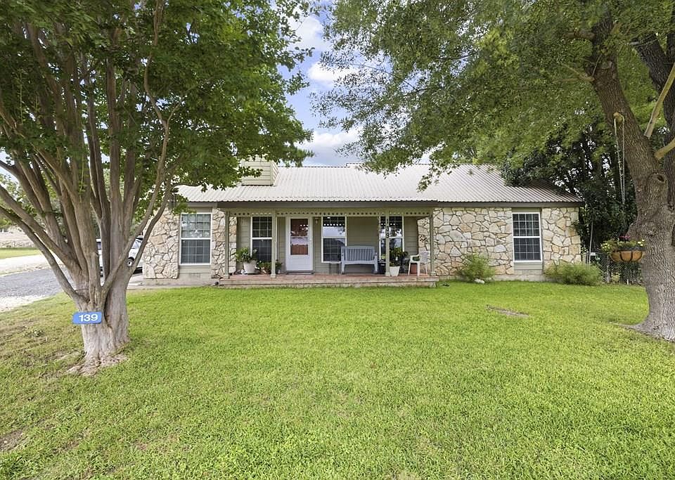 1st image of 139-143 Eickenroht Rd