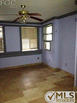 3rd image of 1135 Travis Ave