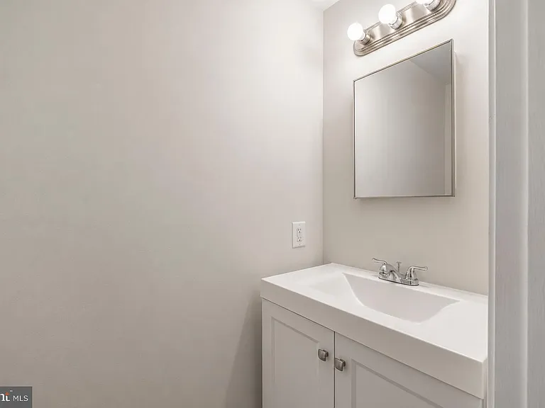 14435 Pebble Hill Ln S — Photo 15