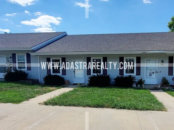 220 N Crest Dr, Raymore, MO 64083