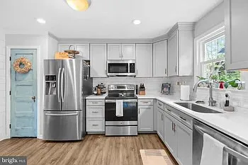 1315 Bayshire Ln — Photo 6
