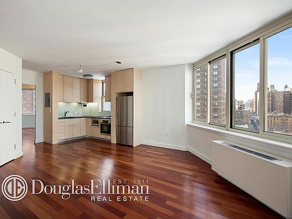 3rd image of 206 E 95th St #Ph16b