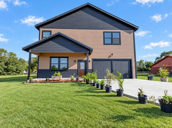 811 Bard St, El Campo, TX 77437