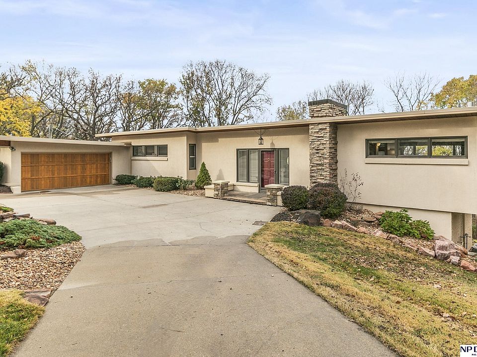 1st image of 300 Skyline Dr