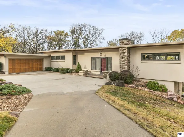 300 Skyline Dr, Elkhorn, NE 68022