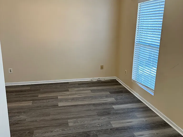 106 Hampstead Ct NE — Photo 16