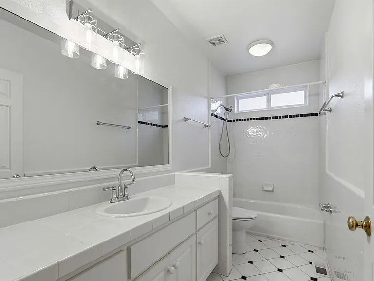 16073 Shannon Rd — Photo 23