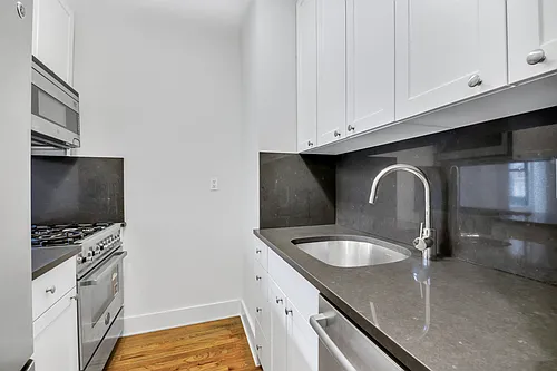 121 Madison Ave Photo 1