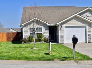 2045 Brookridge Ct, Tonganoxie, KS 66086